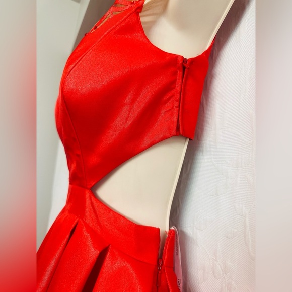 Sherri Hill Prom Invisible Neckline Beaded Laced Back Cutout Silky Short Dress 0 - Picture 3 of 9